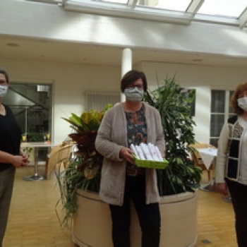 Maskenschneiderinnen