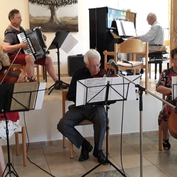 Salonmusik spielt im Altenheim St. Vinzenz